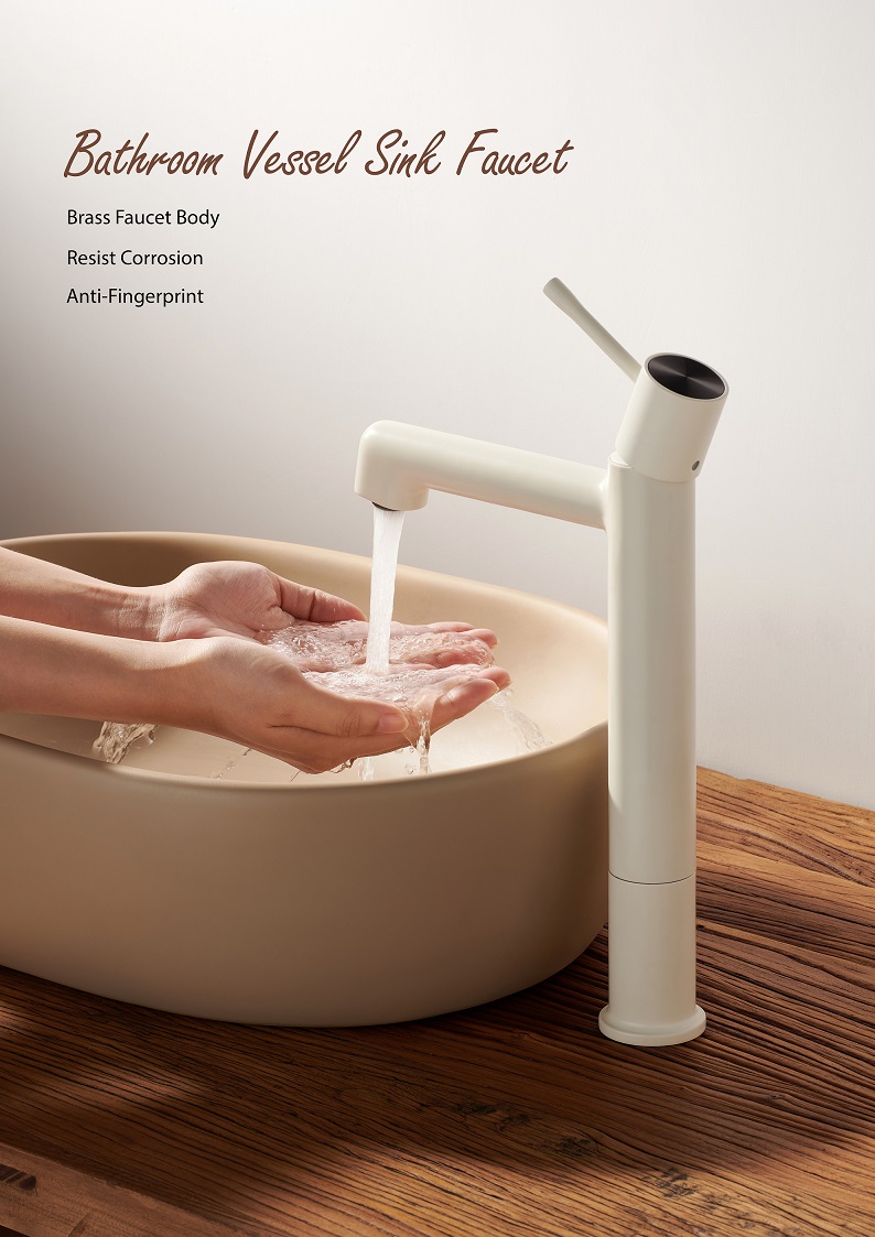 Torneira de banheiro de lat&atilde;o