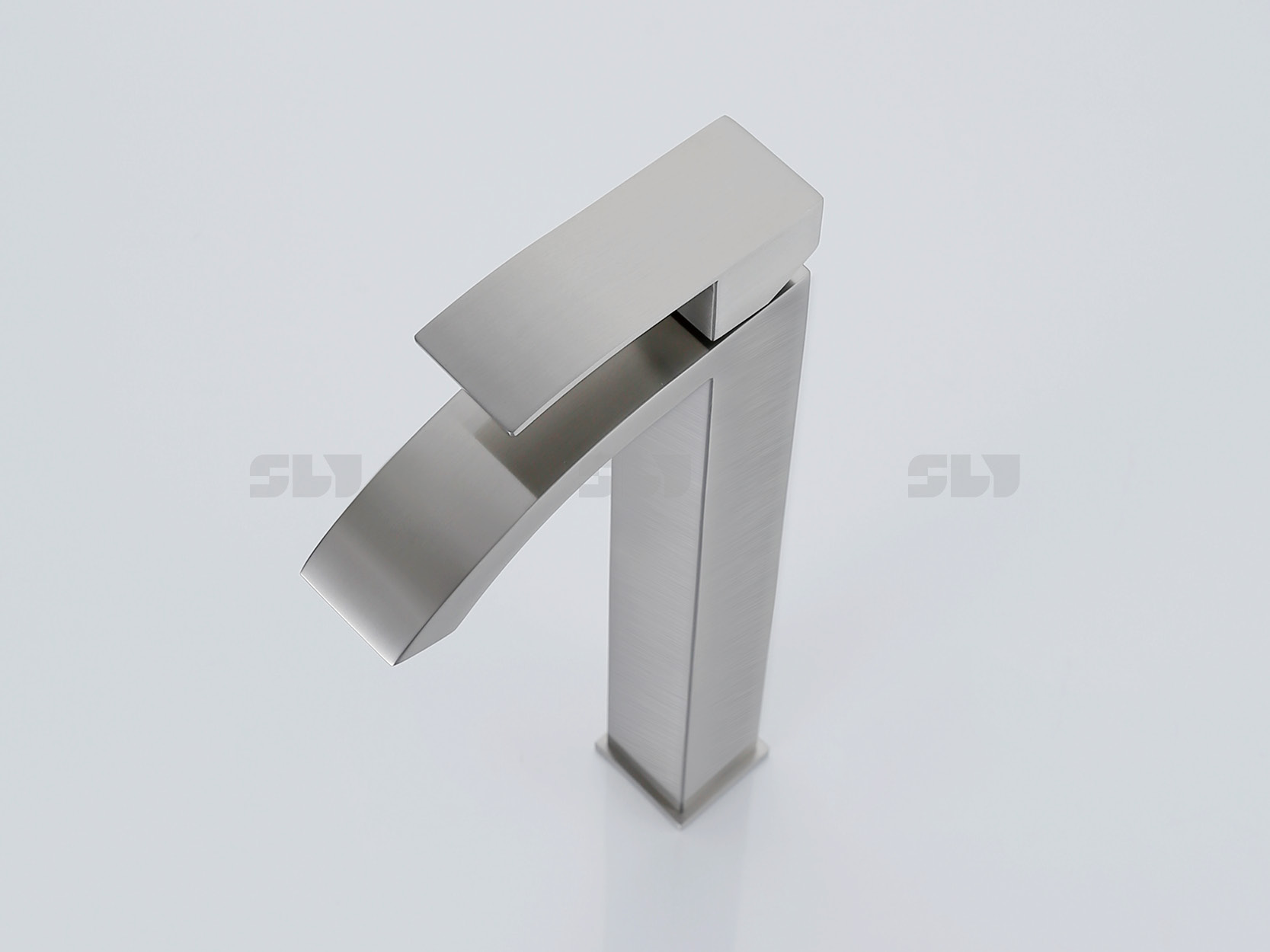 torneiras e lumin&aacute;rias