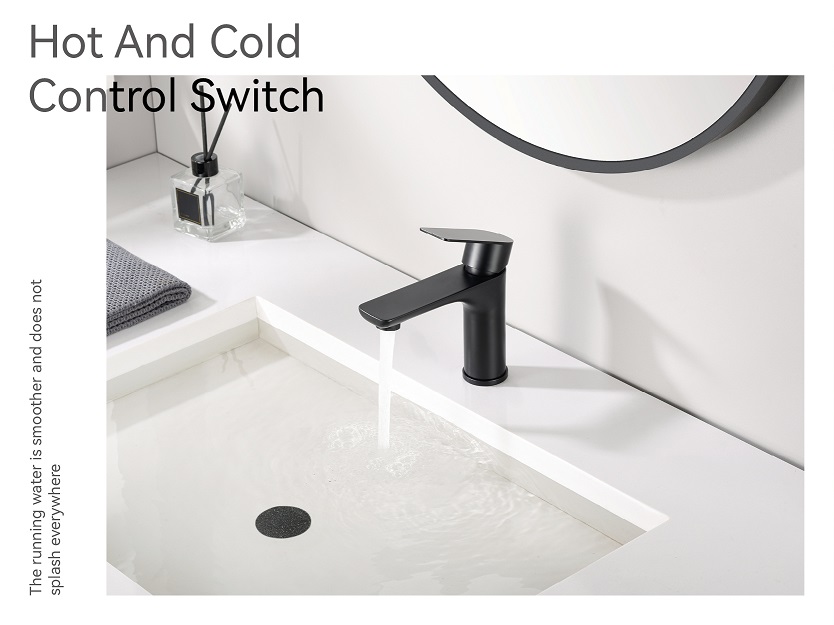 torneira de banheiro cromada