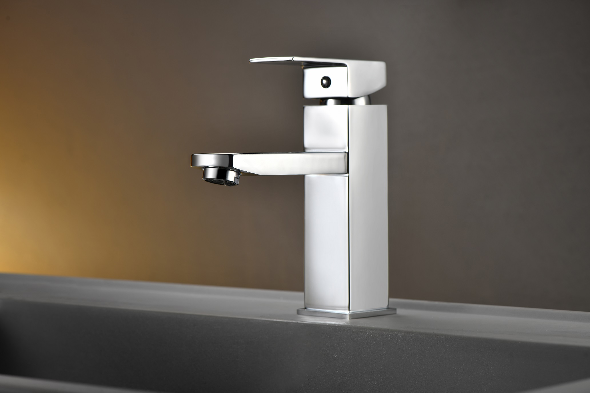 torneiras de banheiro bronze