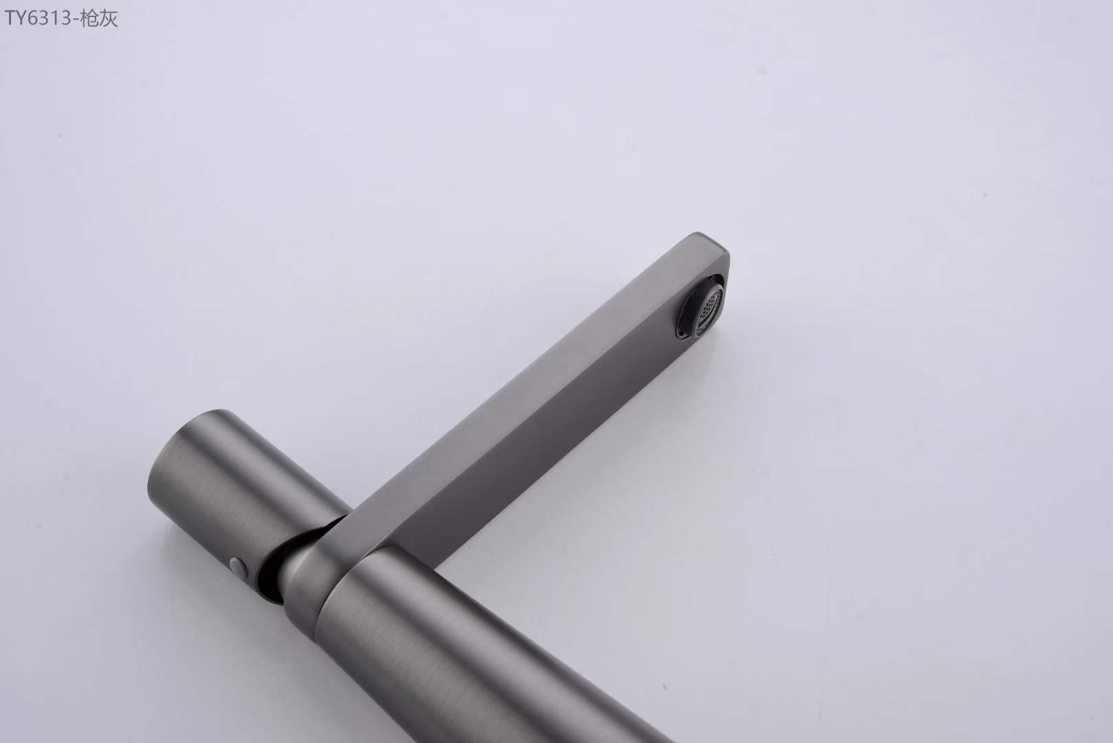 torneiras de banheiro montadas na parede