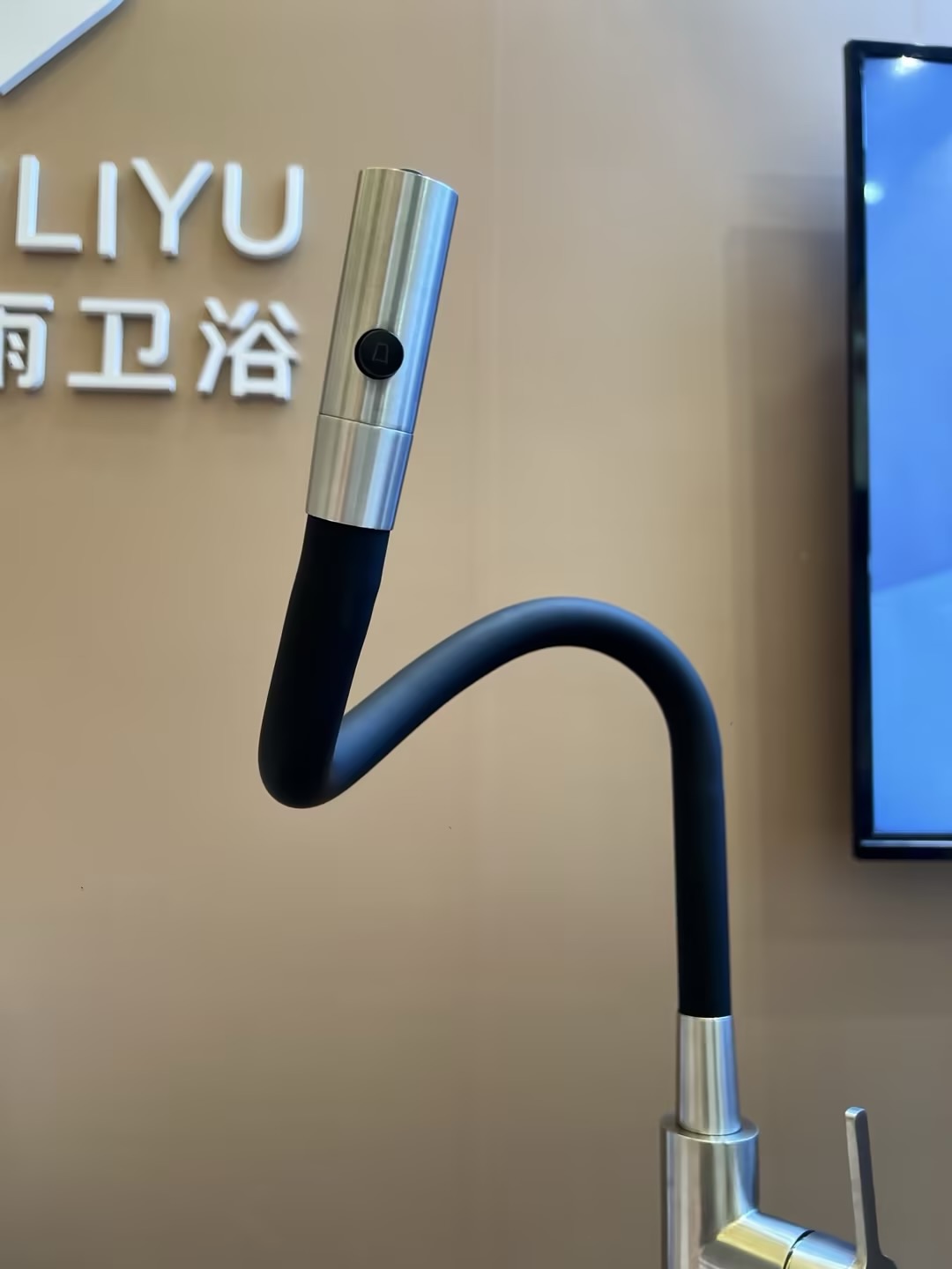 torneira de cozinha preta