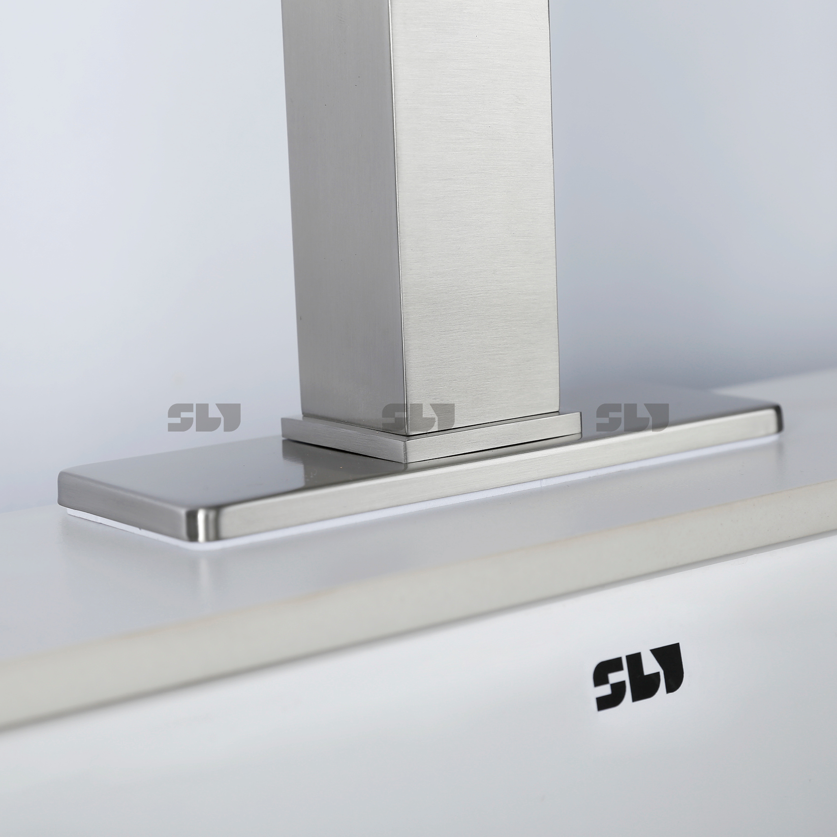 Torneiras de banheiro de furo &uacute;nico central de a&ccedil;o inoxid&aacute;vel