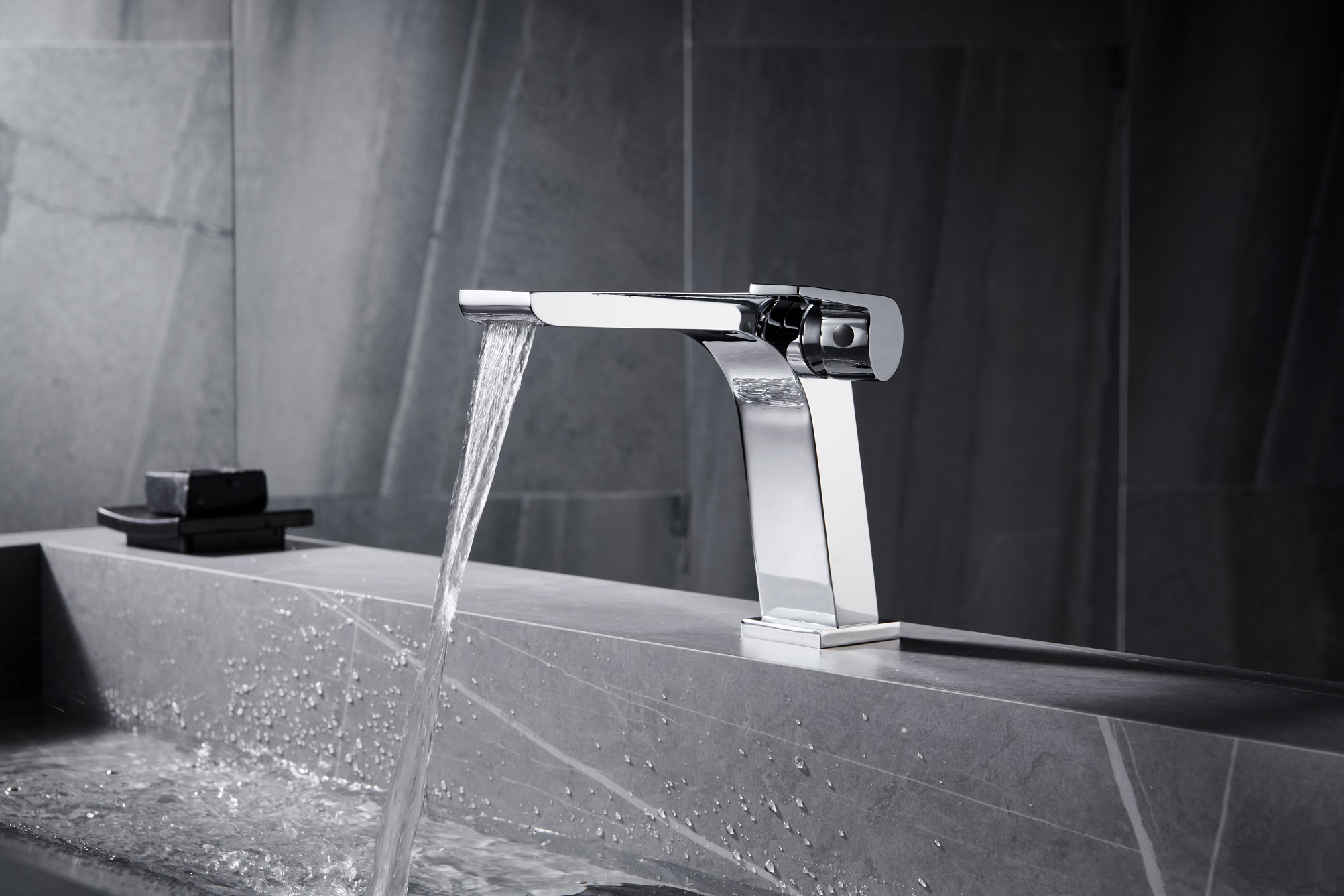 Torneiras de banheiro de um orif&iacute;cio &uacute;nico