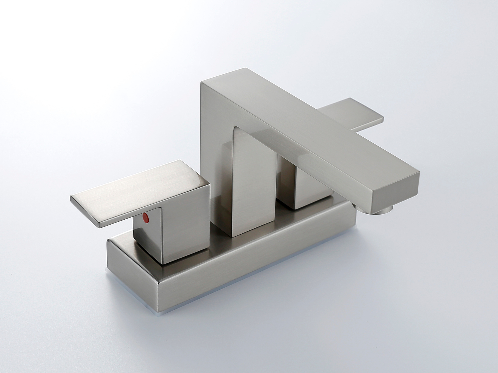 torneira de banheiro montada na parede