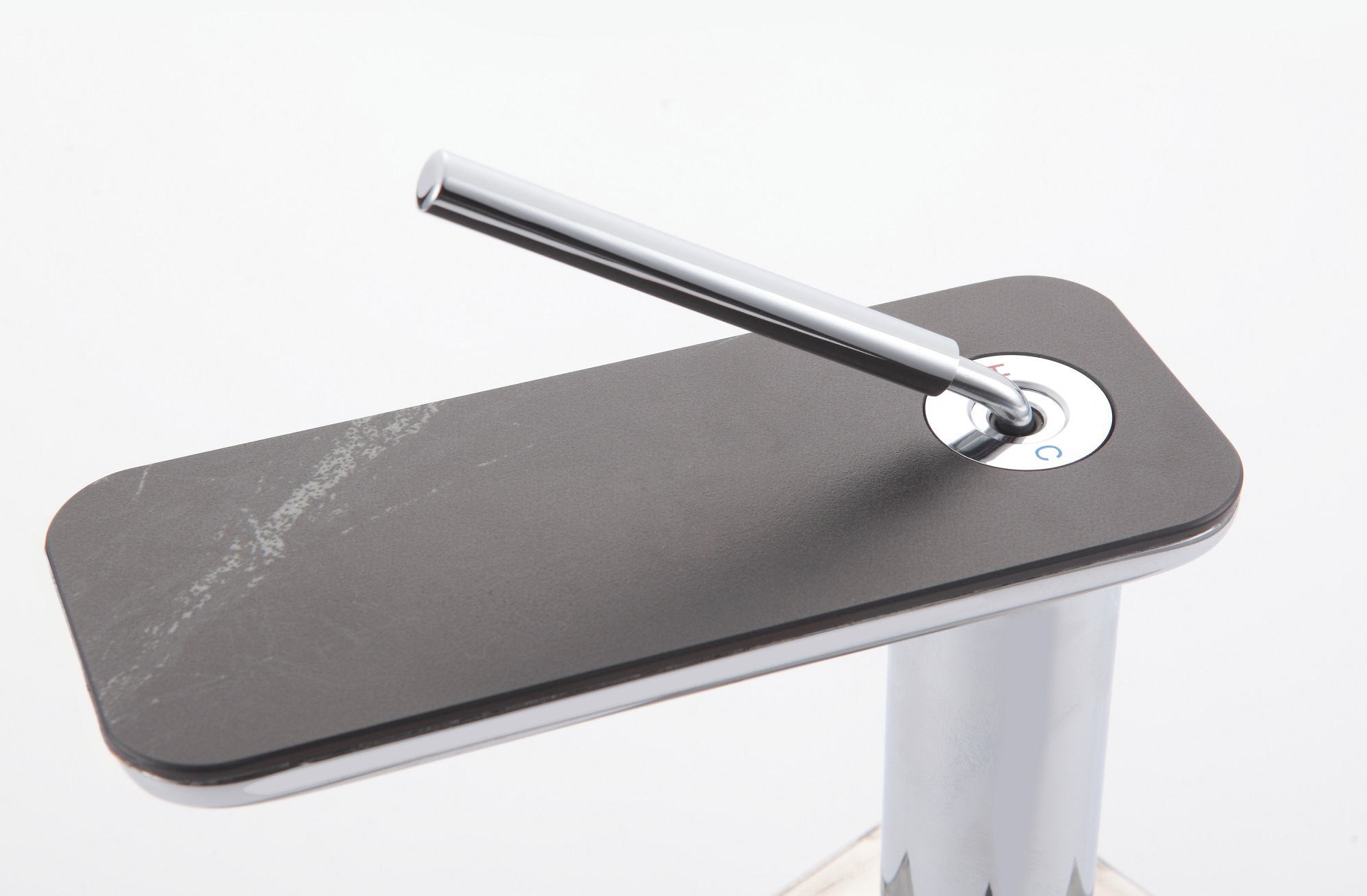 torneira pia do banheiro