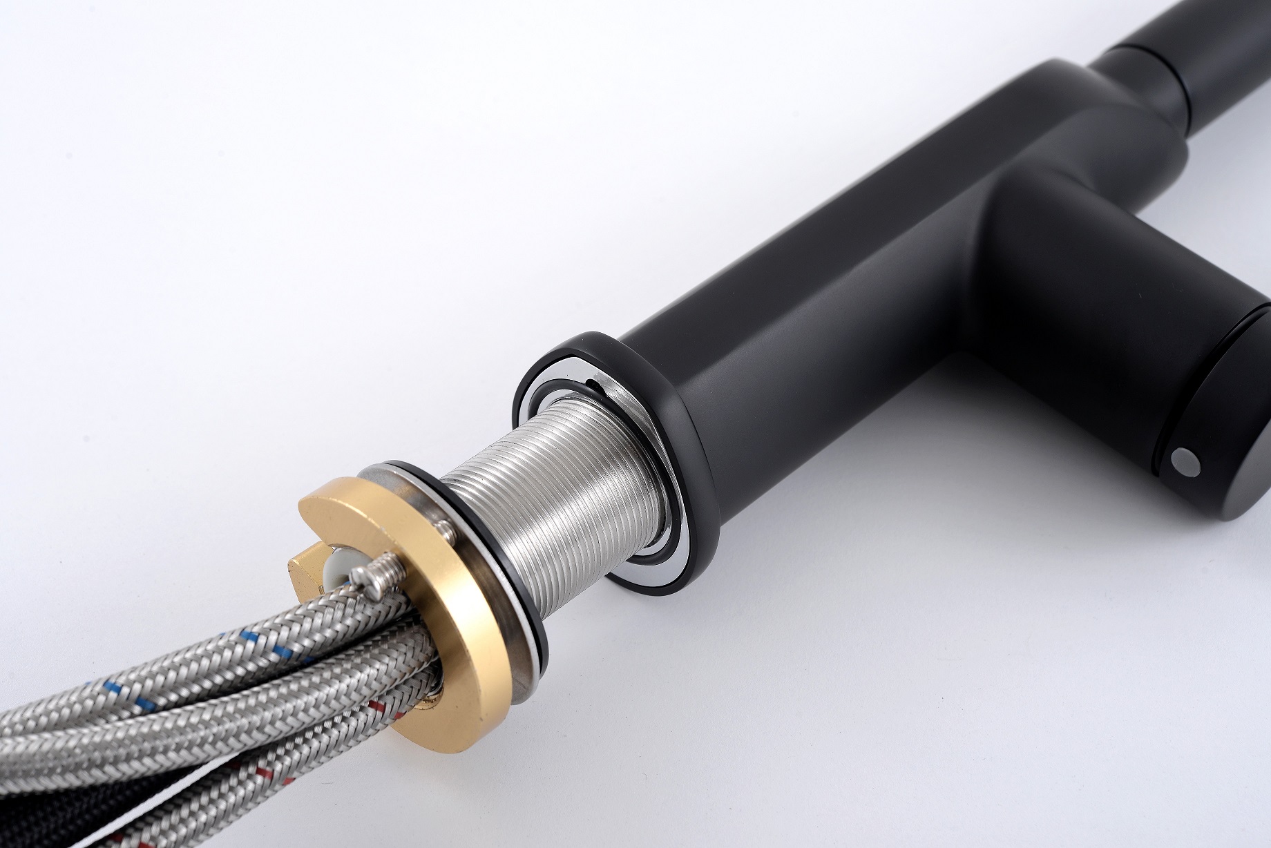 Puxe a torneira da cozinha