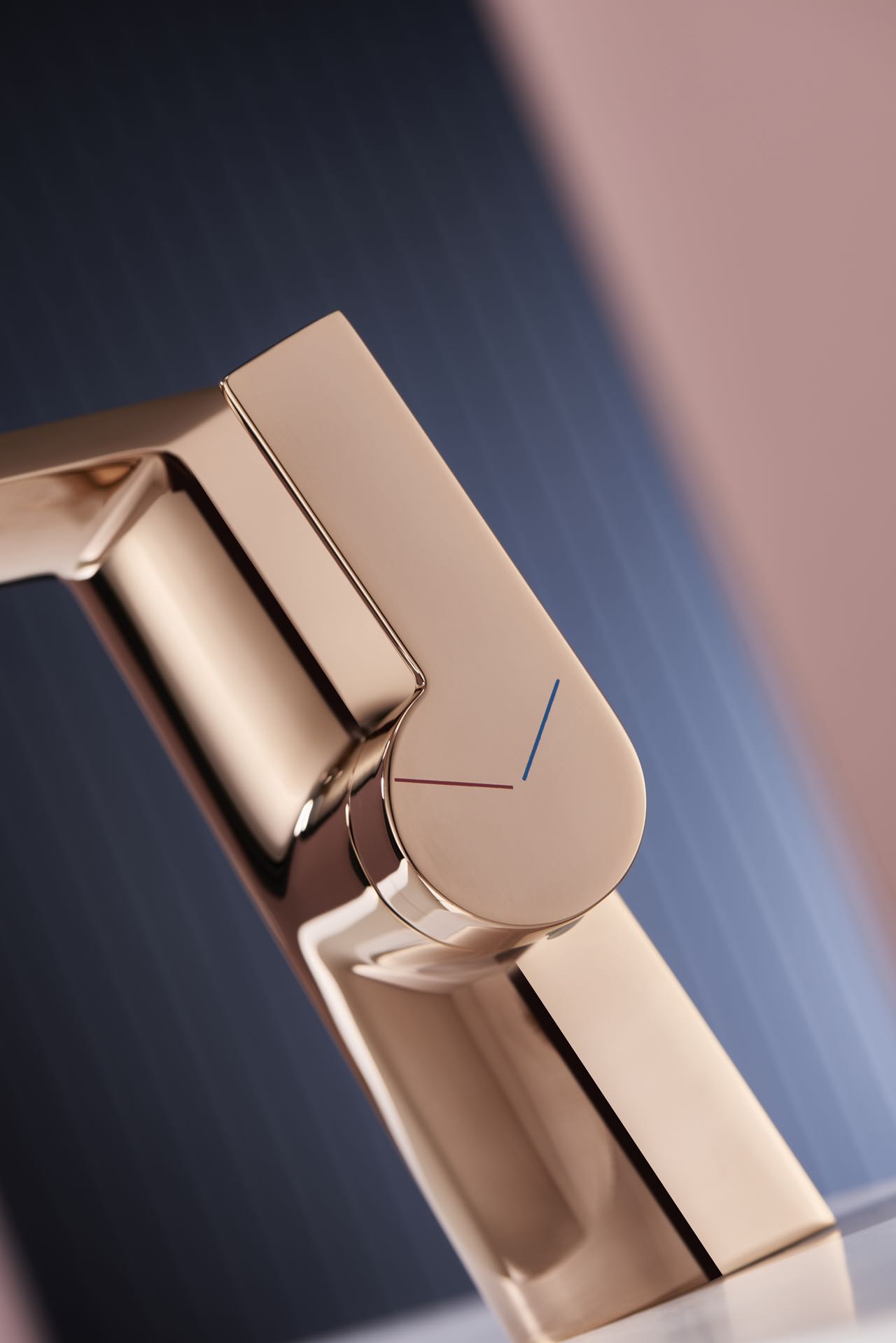 torneira de banheiro de n&iacute;quel polido