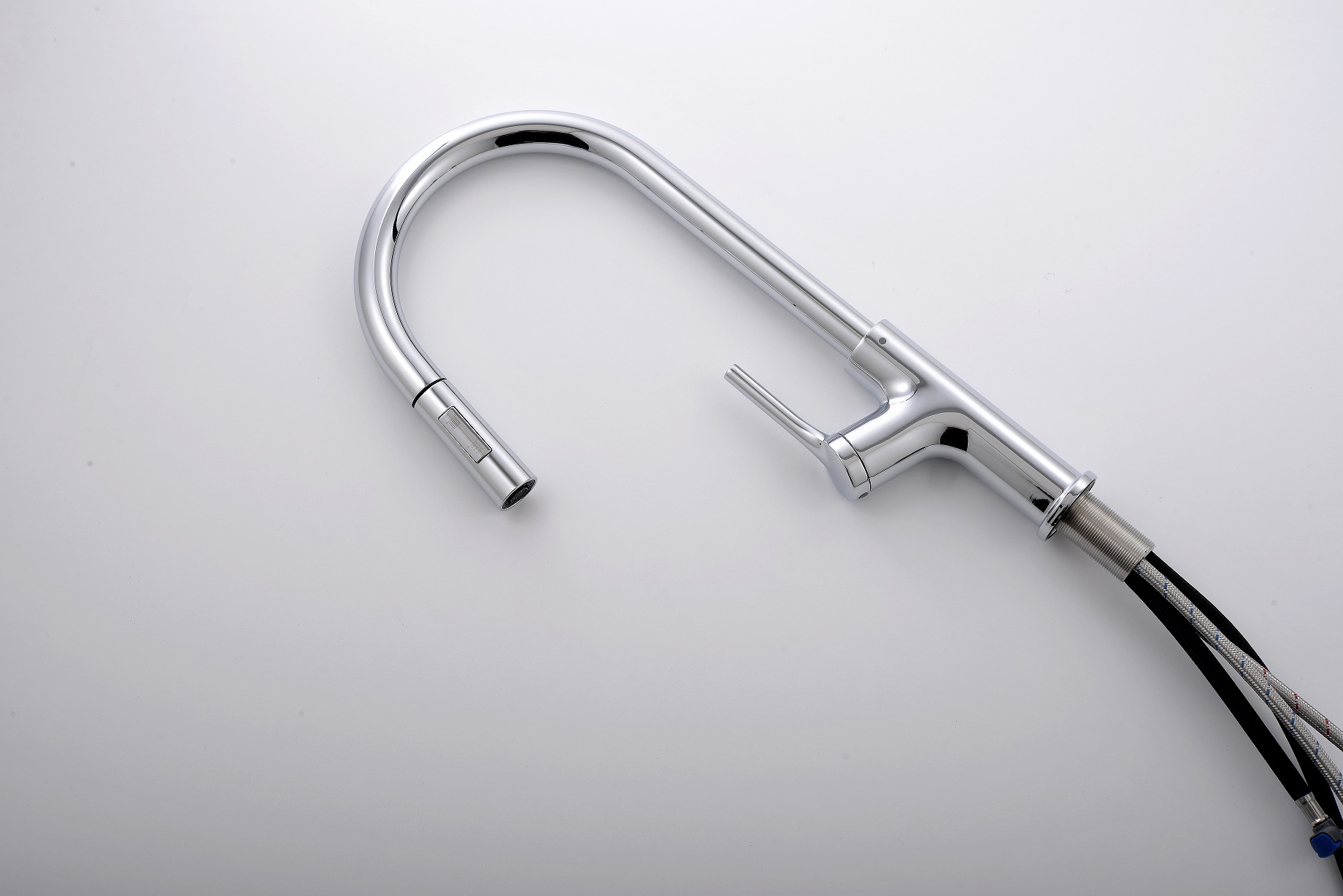 Puxe a torneira da cozinha