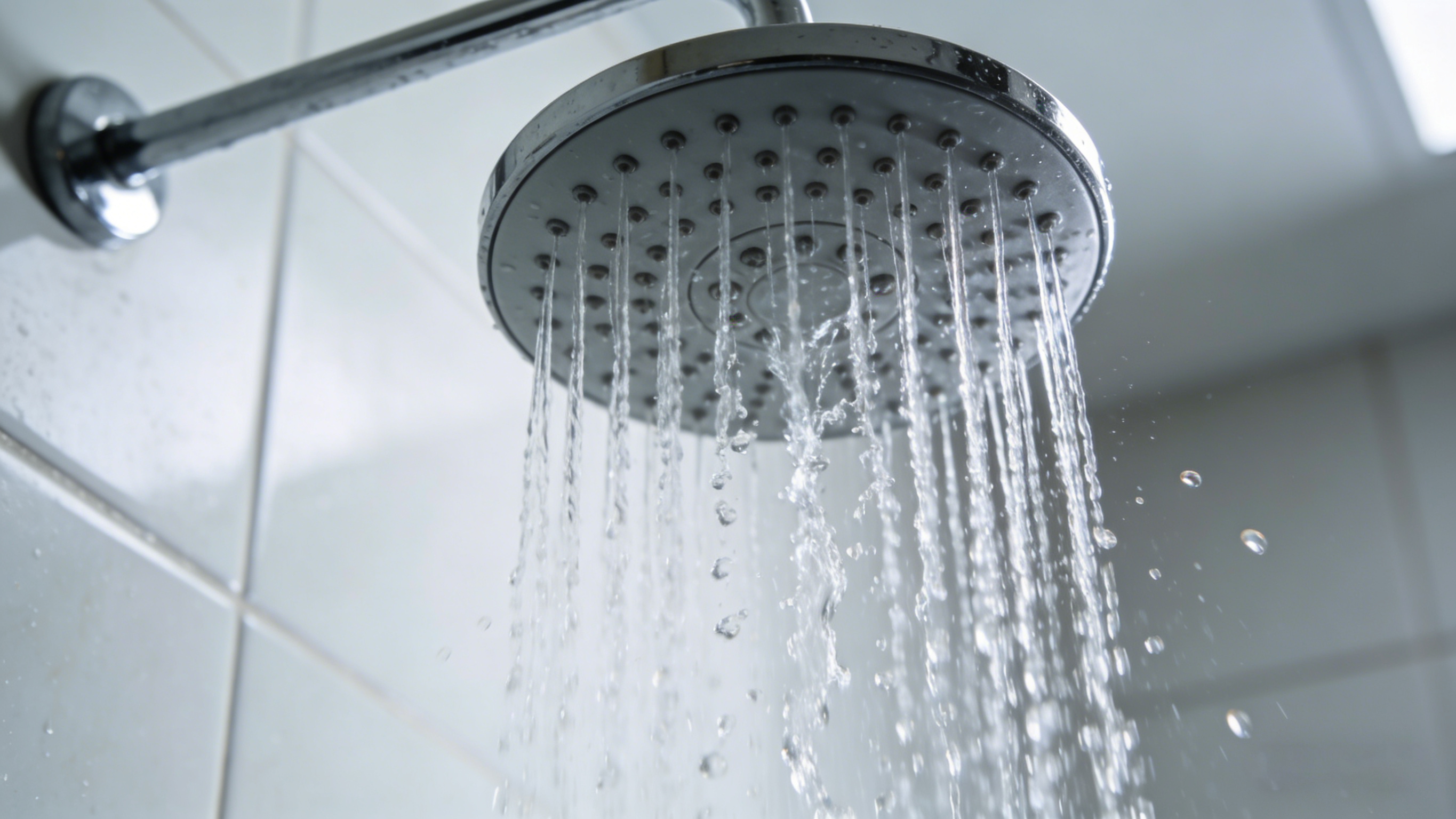 sistema de chuveiro montado na parede