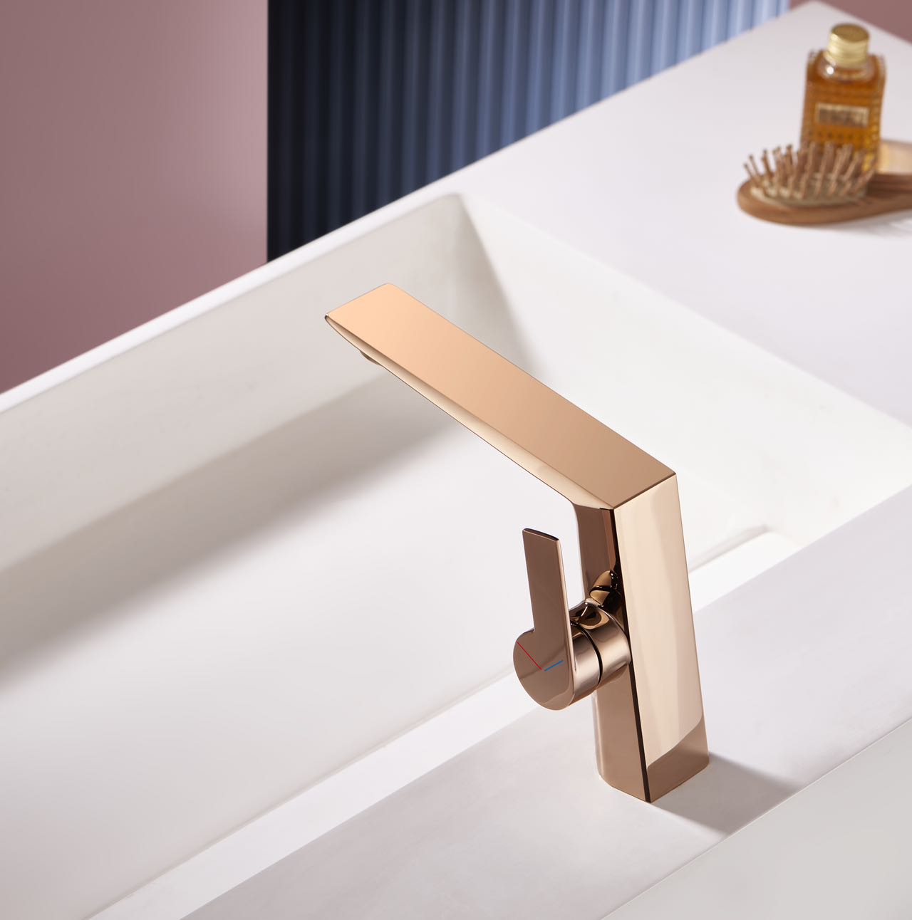 torneira do banheiro um buraco