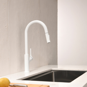 Torneira de pia cromada astíssima com pulverizador de montagem na parede Torneira de cozinha Pull Out Kitchen
