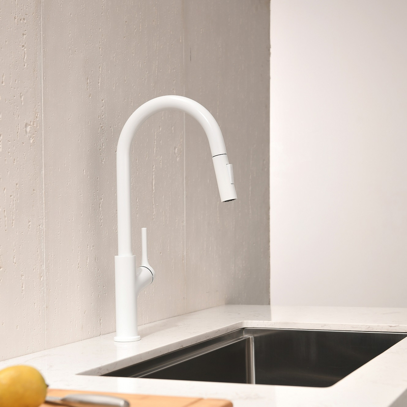 Torneira de pia cromada astíssima com pulverizador de montagem na parede Torneira de cozinha Pull Out Kitchen