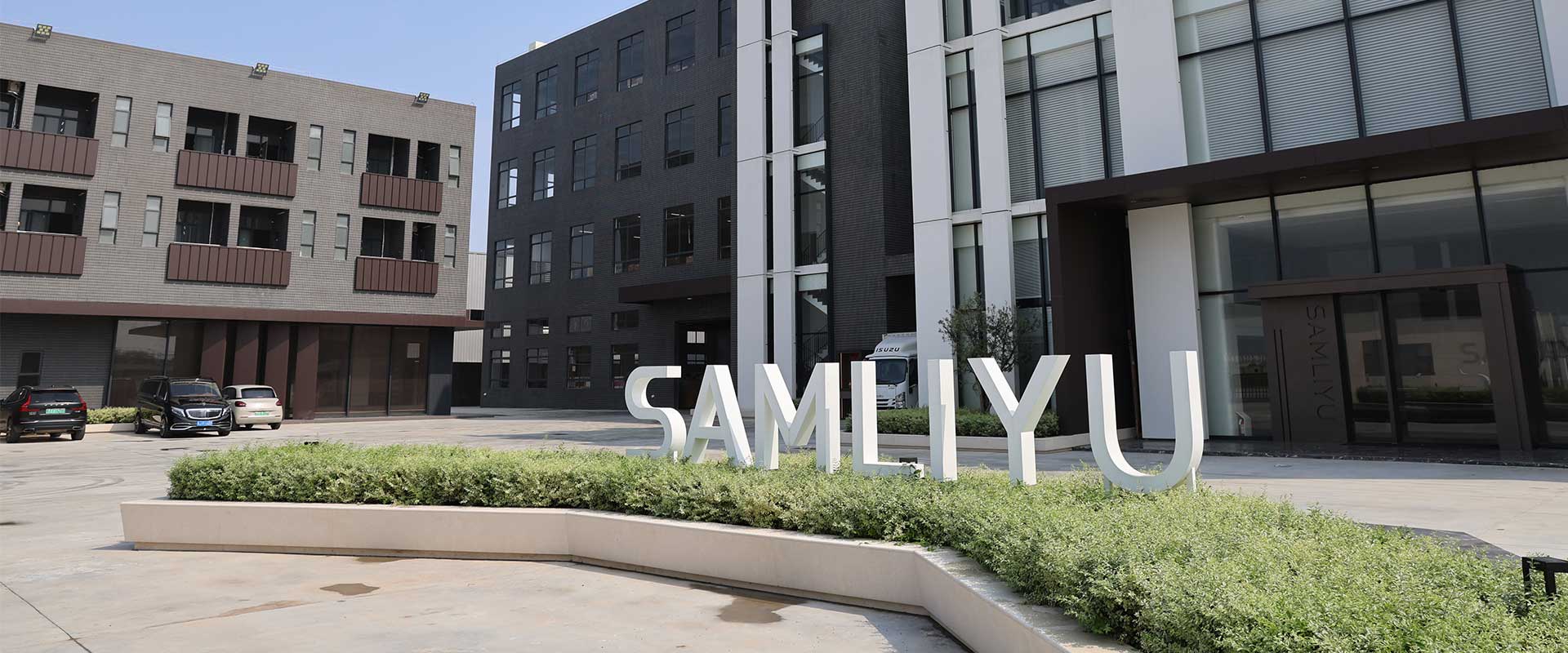 sistema de chuveiro em n&iacute;quel polido com pulverizador