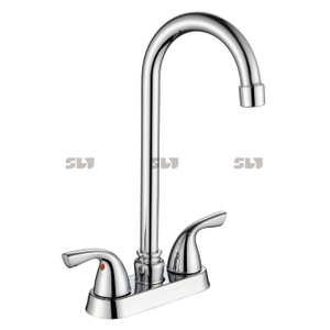 Torneiras de cozinha cromadas e frias e frias