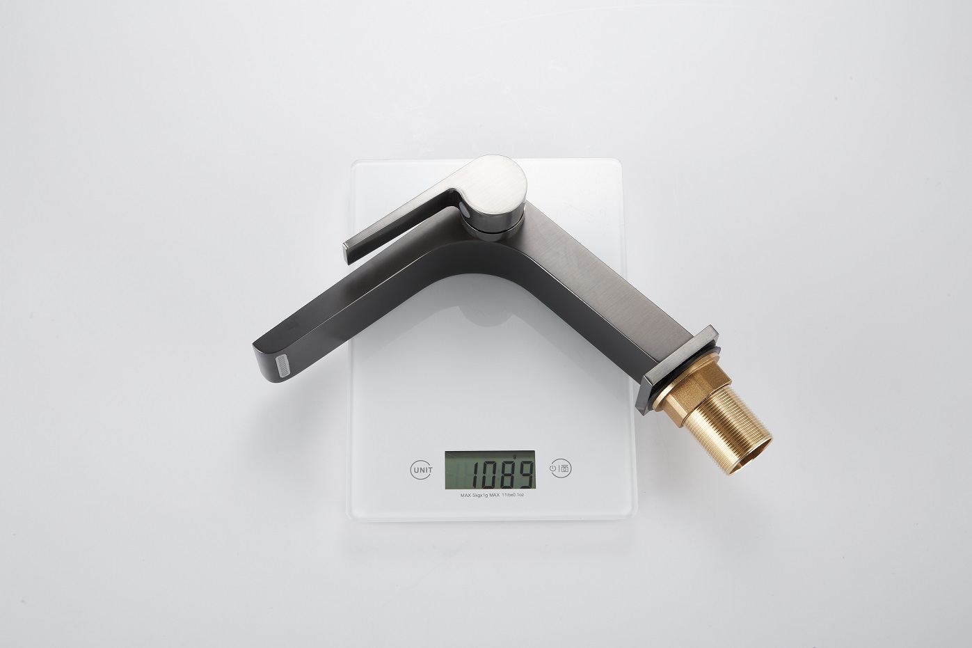 torneira de banheiro de n&iacute;quel escovado