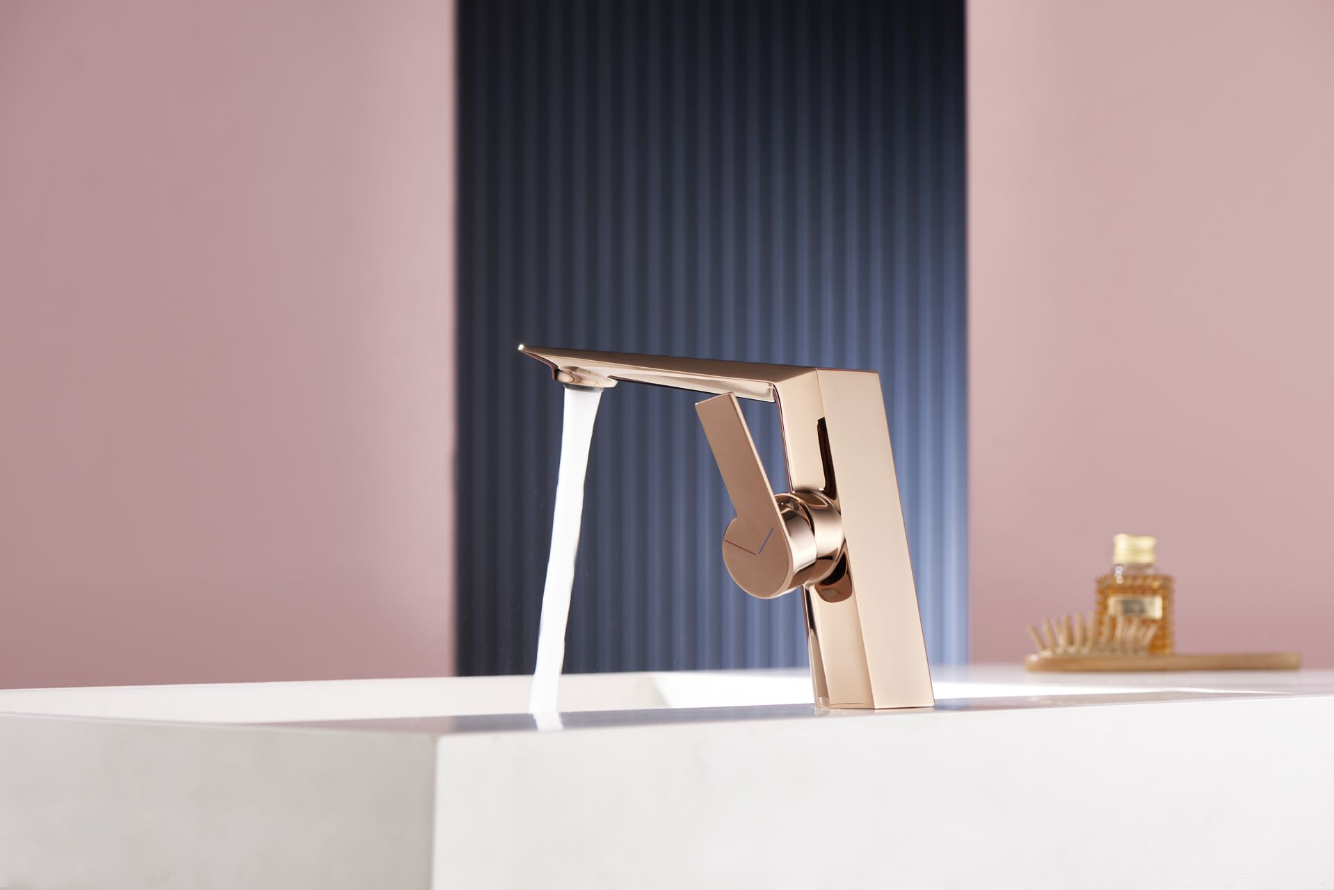 torneiras de banheiro em n&iacute;quel escovado