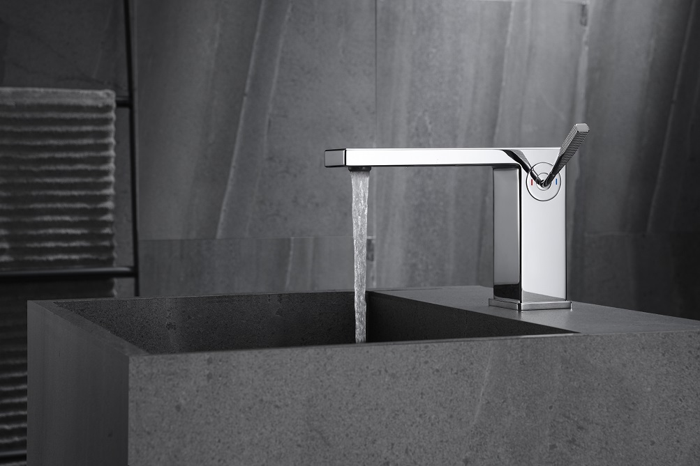 torneira de banheiro de lat&atilde;o