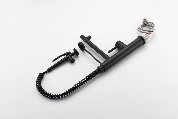 Torneira de cozinha preta com pulverizador