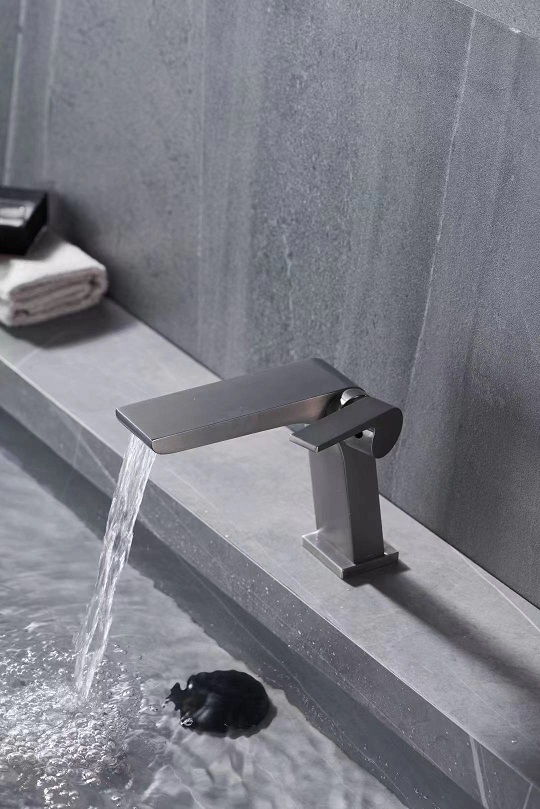 torneira de lat&atilde;o